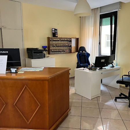 Hotel Gabbiano Sul Mare Nuova Gestione Белларія-Іджеа-Марина Екстер'єр фото