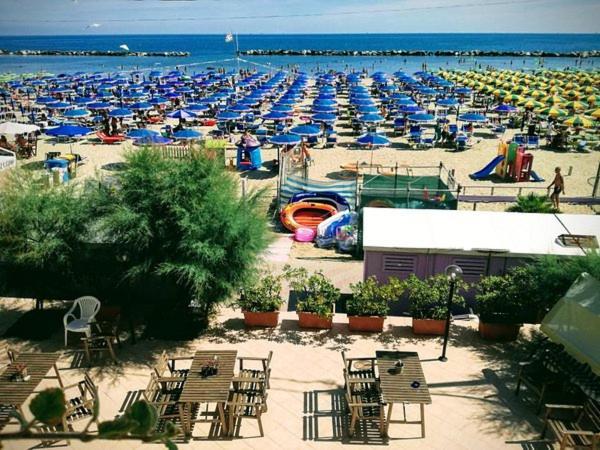 Hotel Gabbiano Sul Mare Nuova Gestione Белларія-Іджеа-Марина Екстер'єр фото