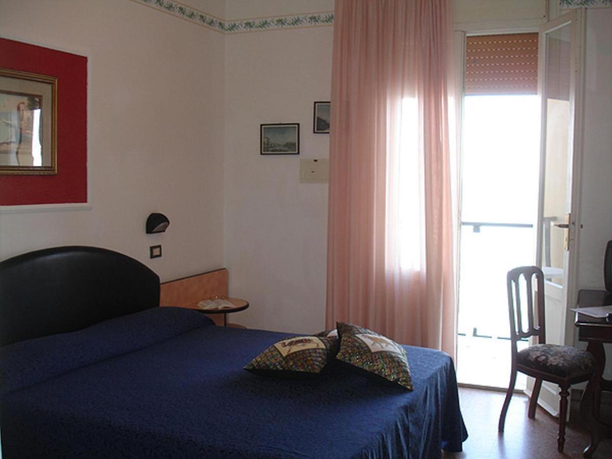 Hotel Gabbiano Sul Mare Nuova Gestione Белларія-Іджеа-Марина Екстер'єр фото