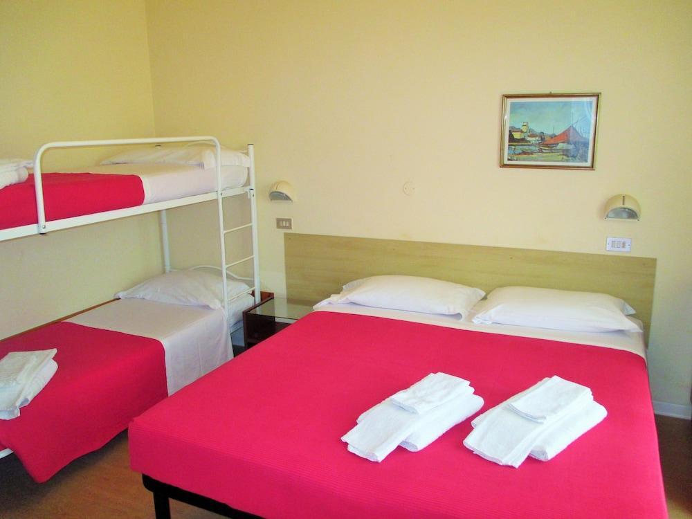 Hotel Gabbiano Sul Mare Nuova Gestione Белларія-Іджеа-Марина Екстер'єр фото