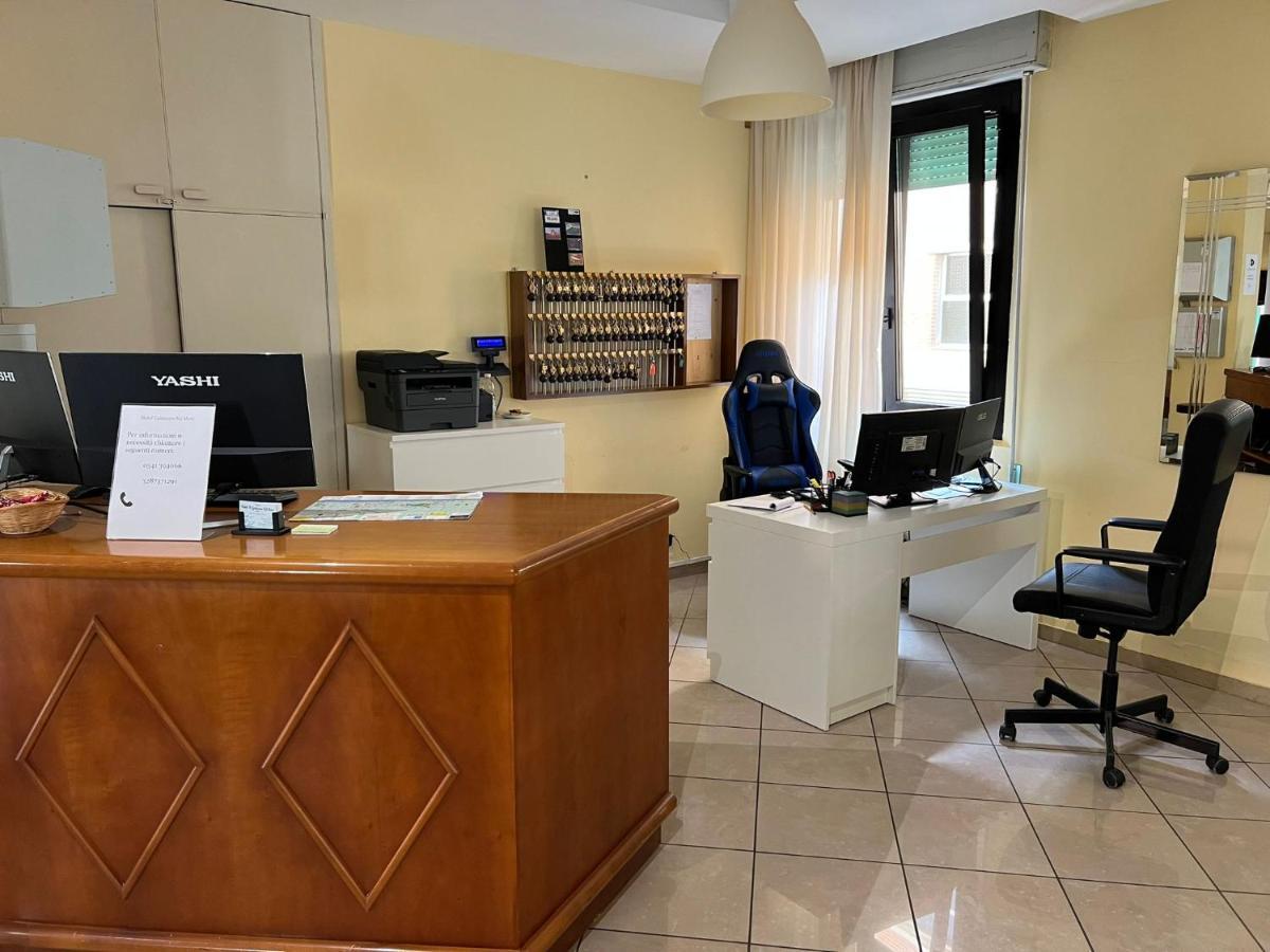 Hotel Gabbiano Sul Mare Nuova Gestione Белларія-Іджеа-Марина Екстер'єр фото