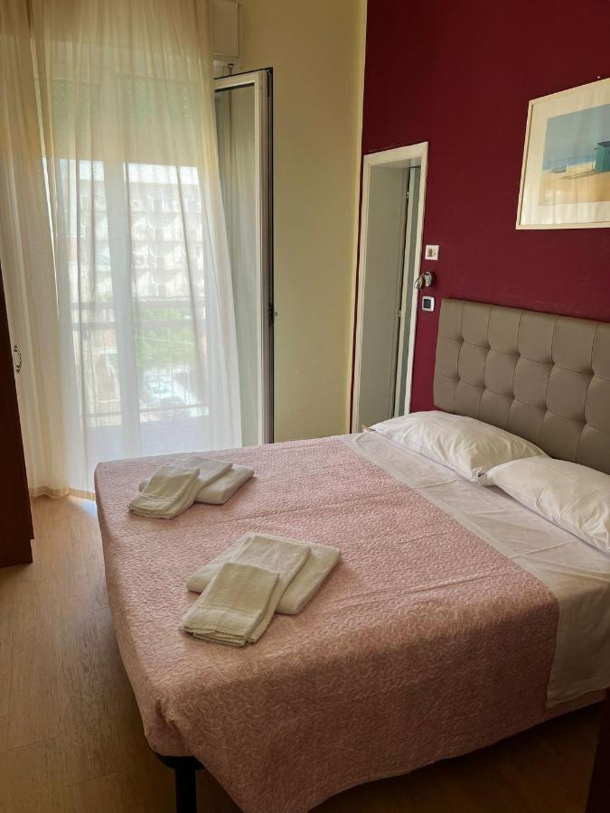 Hotel Gabbiano Sul Mare Nuova Gestione Белларія-Іджеа-Марина Екстер'єр фото