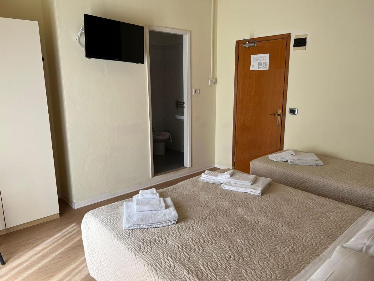Hotel Gabbiano Sul Mare Nuova Gestione Белларія-Іджеа-Марина Екстер'єр фото