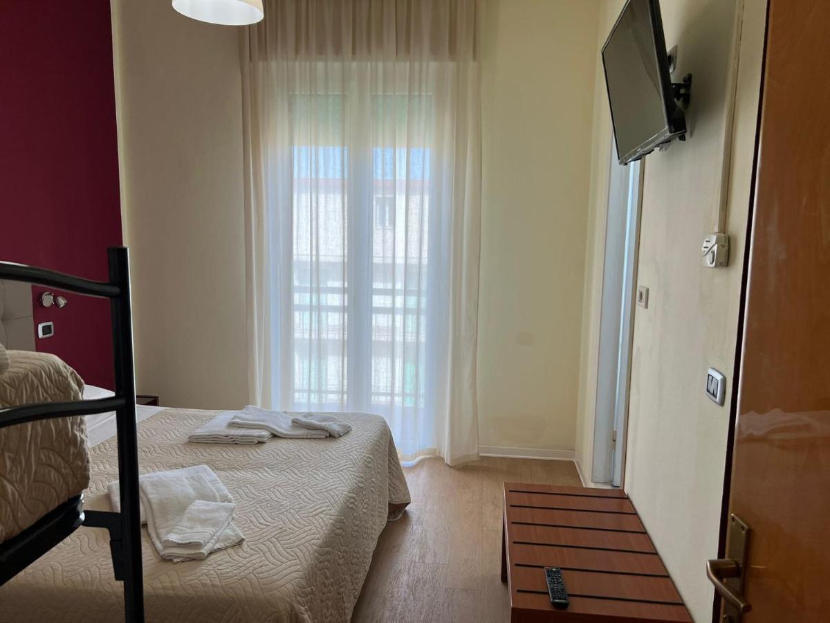 Hotel Gabbiano Sul Mare Nuova Gestione Белларія-Іджеа-Марина Екстер'єр фото