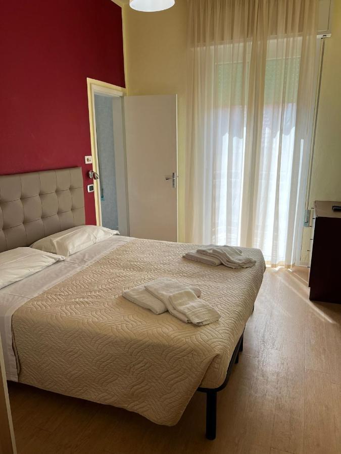 Hotel Gabbiano Sul Mare Nuova Gestione Белларія-Іджеа-Марина Екстер'єр фото
