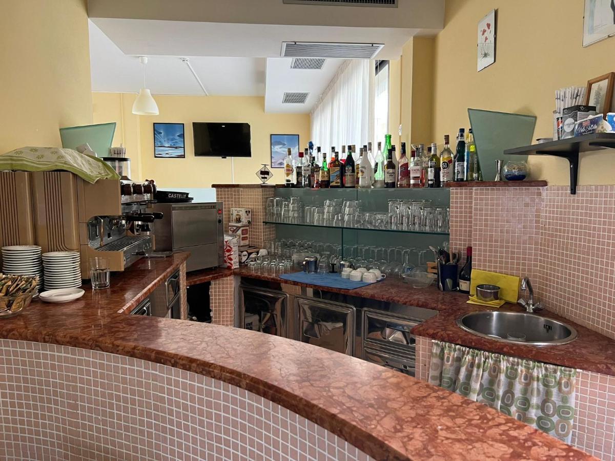Hotel Gabbiano Sul Mare Nuova Gestione Белларія-Іджеа-Марина Екстер'єр фото