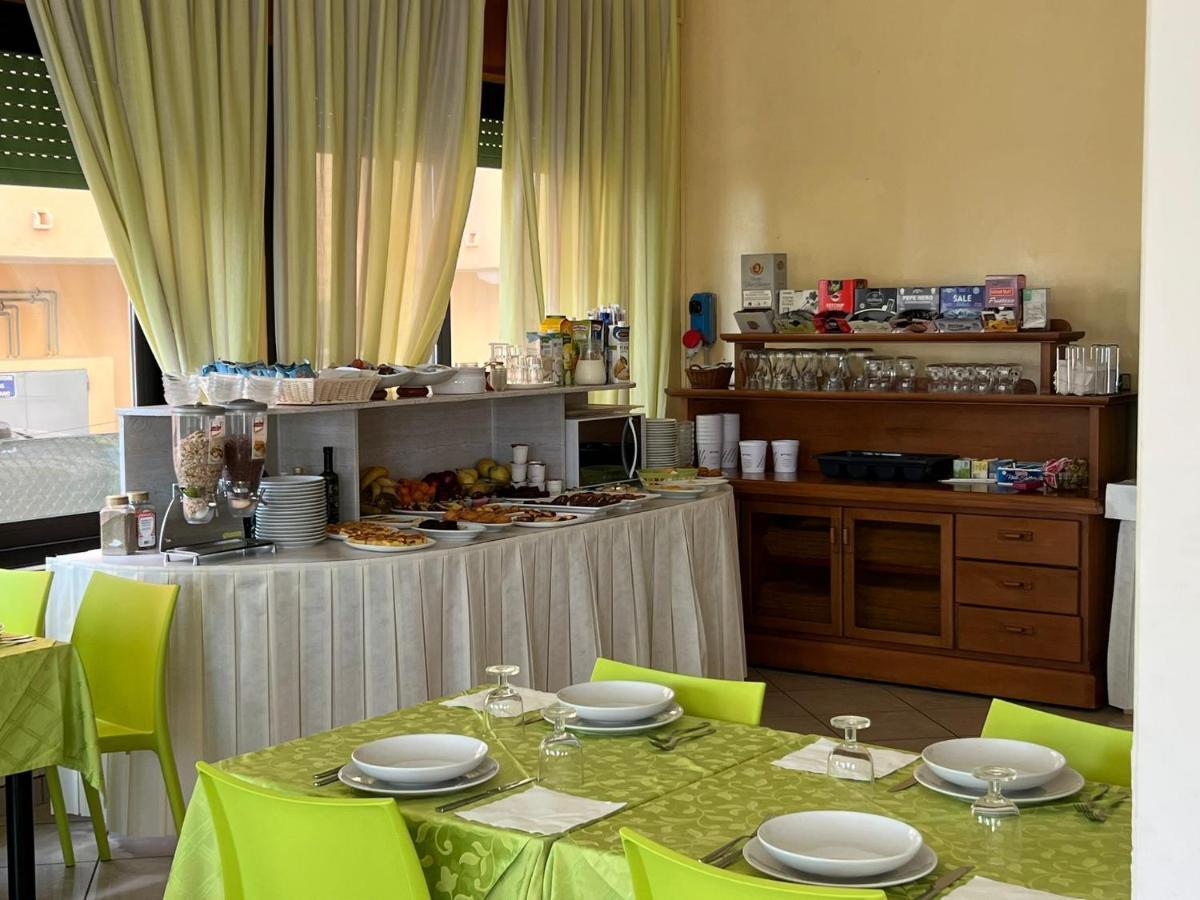 Hotel Gabbiano Sul Mare Nuova Gestione Белларія-Іджеа-Марина Екстер'єр фото