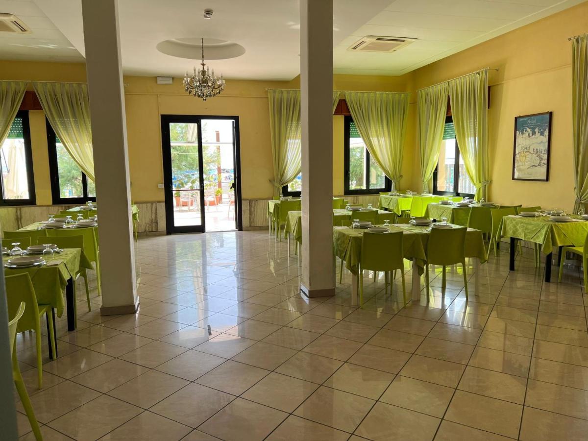 Hotel Gabbiano Sul Mare Nuova Gestione Белларія-Іджеа-Марина Екстер'єр фото