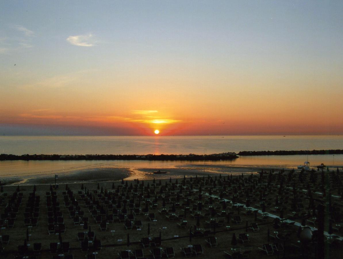 Hotel Gabbiano Sul Mare Nuova Gestione Белларія-Іджеа-Марина Екстер'єр фото