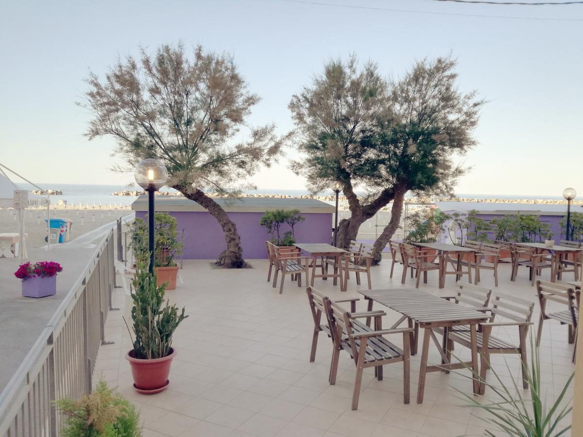 Hotel Gabbiano Sul Mare Nuova Gestione Белларія-Іджеа-Марина Екстер'єр фото