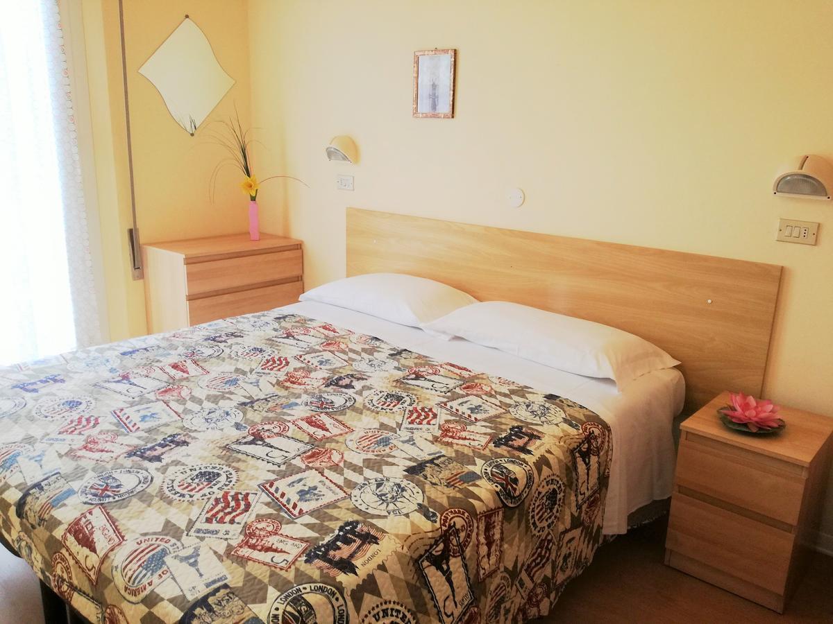 Hotel Gabbiano Sul Mare Nuova Gestione Белларія-Іджеа-Марина Екстер'єр фото