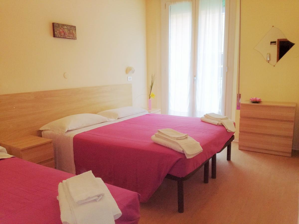 Hotel Gabbiano Sul Mare Nuova Gestione Белларія-Іджеа-Марина Екстер'єр фото