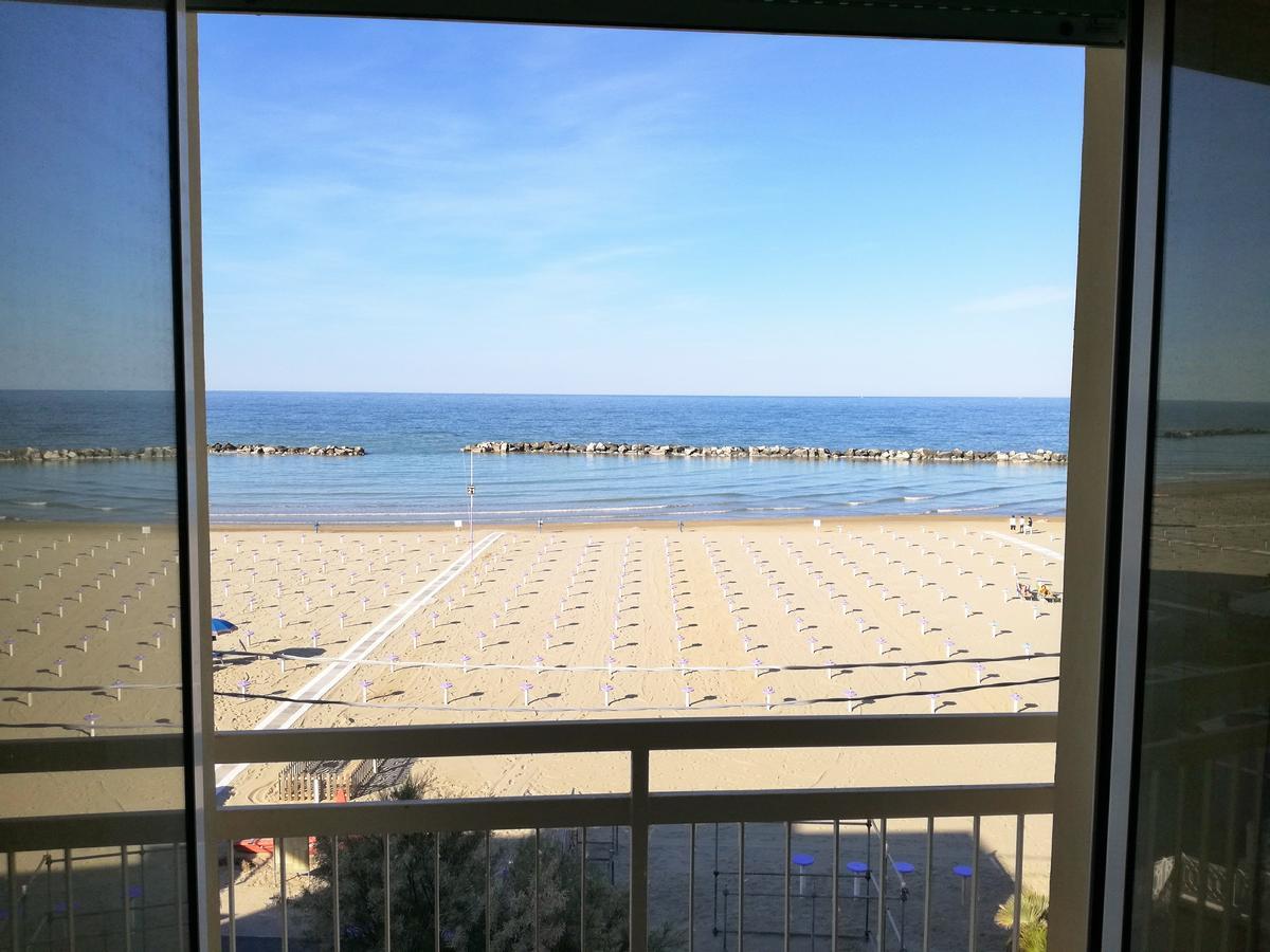 Hotel Gabbiano Sul Mare Nuova Gestione Белларія-Іджеа-Марина Екстер'єр фото