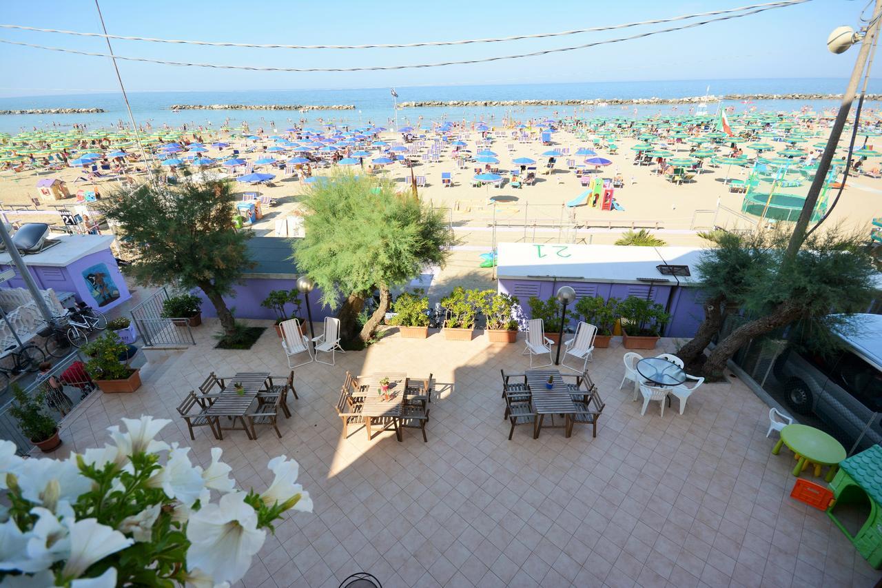 Hotel Gabbiano Sul Mare Nuova Gestione Белларія-Іджеа-Марина Екстер'єр фото
