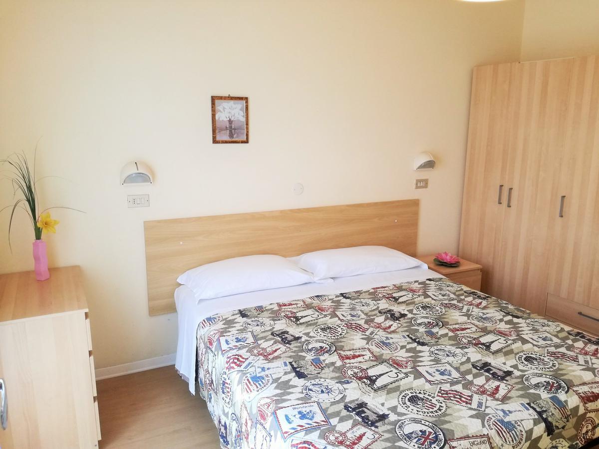 Hotel Gabbiano Sul Mare Nuova Gestione Белларія-Іджеа-Марина Екстер'єр фото