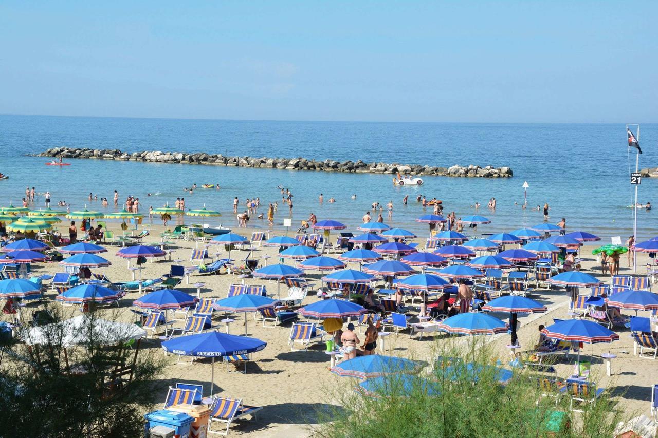 Hotel Gabbiano Sul Mare Nuova Gestione Белларія-Іджеа-Марина Екстер'єр фото